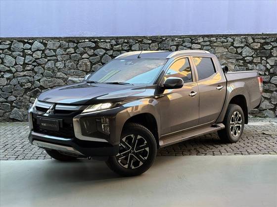 MITSUBISHI L200 TRITON 2.4 16V TURBO DIESEL SPORT HPE-S CD 4P 4X4 AUTOMÁTICO
